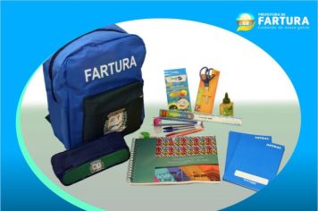 Alunos de Fartura recebem mochilas, estojos e Kit Escolar