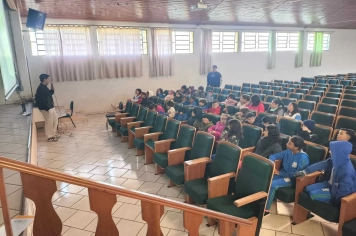 Alunos aprendem sobre coleta seletiva e da preservação do meio ambiente