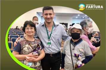 Grupos de 120 idosos participam de palestra e recebem ovos de Páscoa