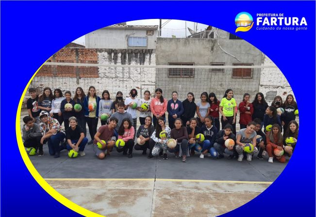 Aulas de voleibol são sucesso entre a garotada de Fartura