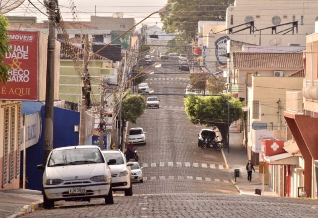 Prefeitura autoriza abertura de estabelecimentos comerciais, industriais e prestadores de serviço no feriado de 31 de março