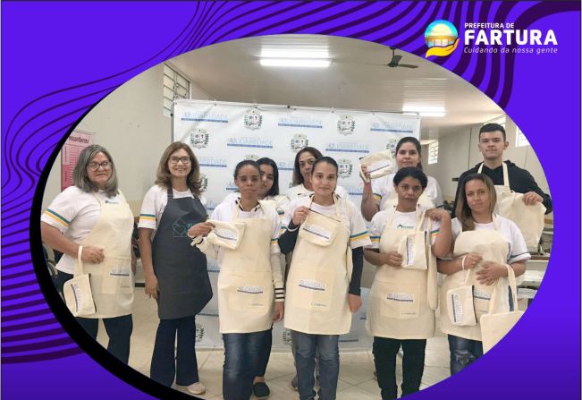 Fartura forma 1ª turma do Curso de Costura, da Escola da Moda e Arte