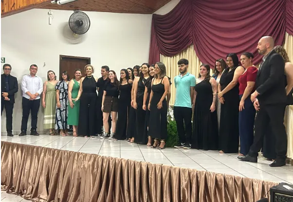 Alunos do Curso Técnico em Administração da ETEC concluem formação em Fartura.